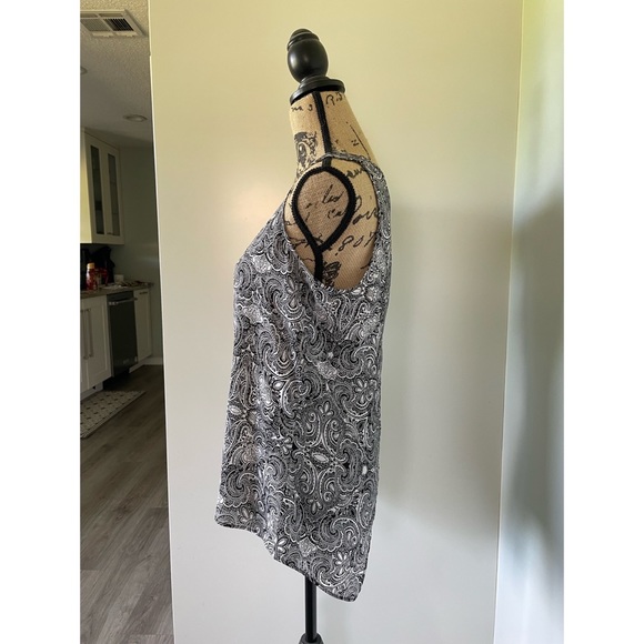 Express Paisley Sleeveless Open Back Split Back Tank Black and White Size Medium - Picture 6 of 7